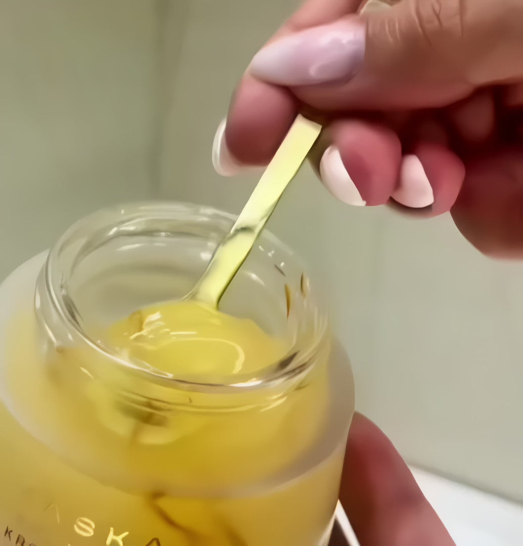 Maska Organics Krocus Kiss Radiance Face Gel video — showcasing the lightweight saffron-infused gel texture with visible saffron strands, applied using a gold applicator spoon for cooling hydration, refreshed skin and radiant-looking glow